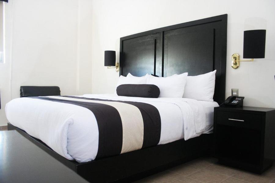 Hotel El Camino Inn & Suites Reynosa Buitenkant foto