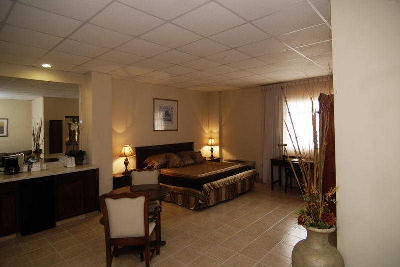 Hotel El Camino Inn & Suites Reynosa Buitenkant foto