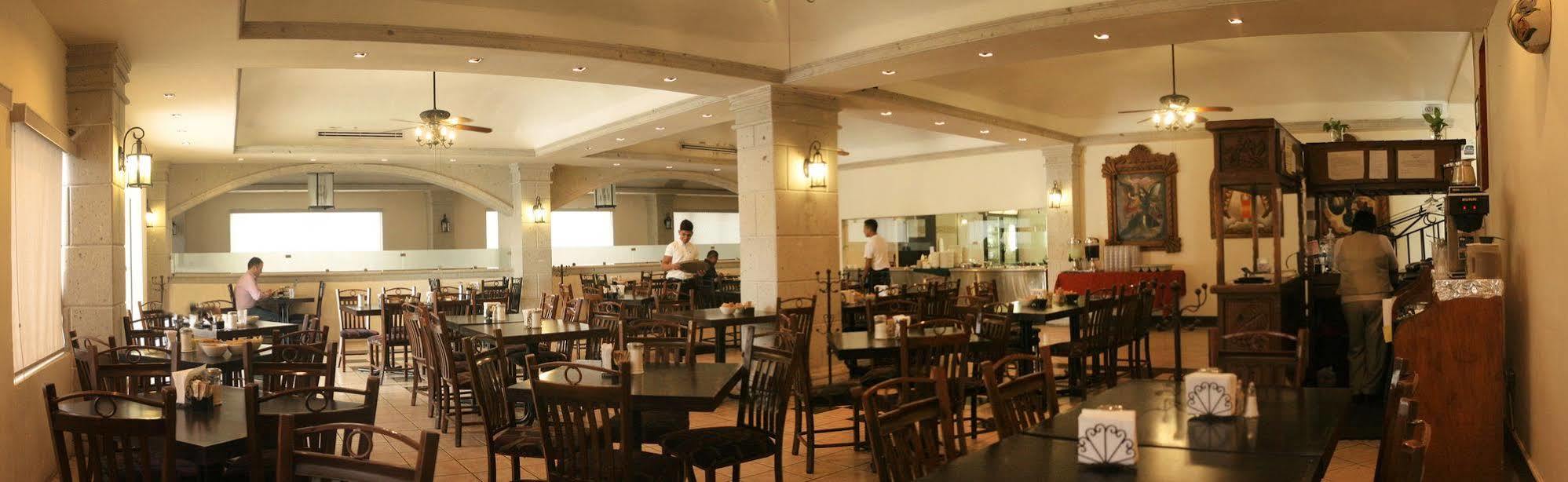 Hotel El Camino Inn & Suites Reynosa Buitenkant foto