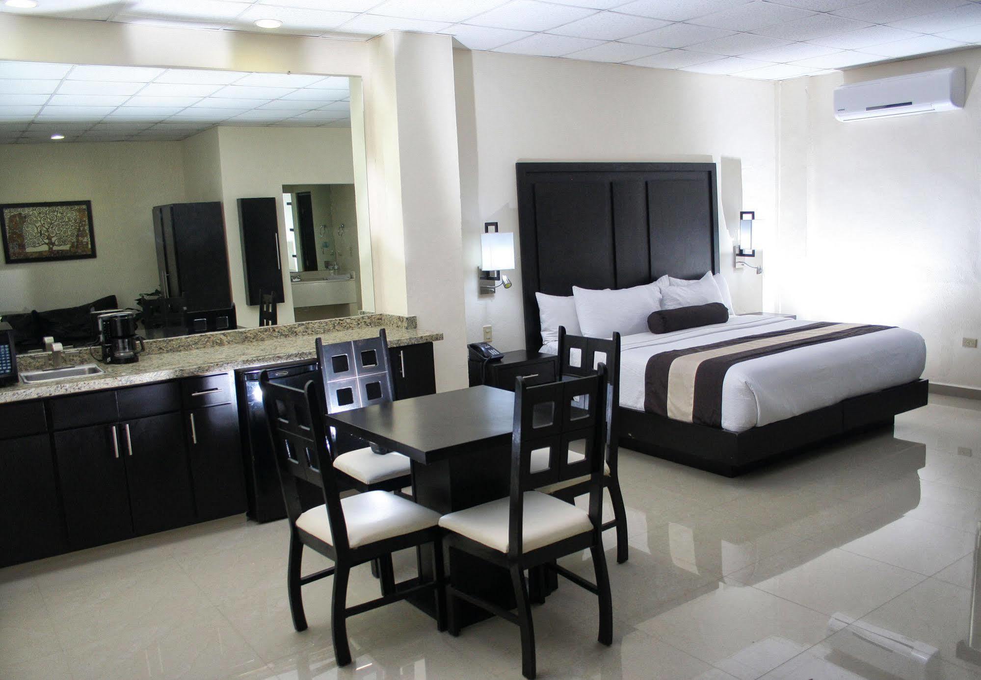 Hotel El Camino Inn & Suites Reynosa Buitenkant foto