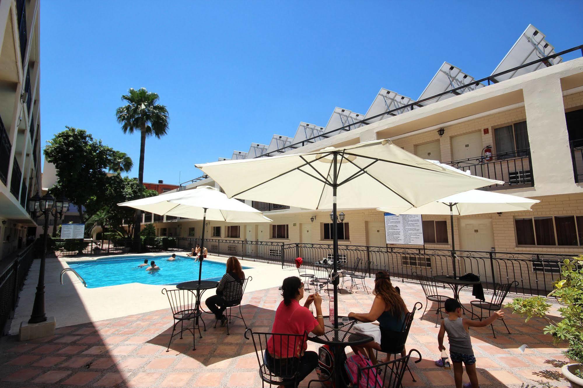 Hotel El Camino Inn & Suites Reynosa Buitenkant foto
