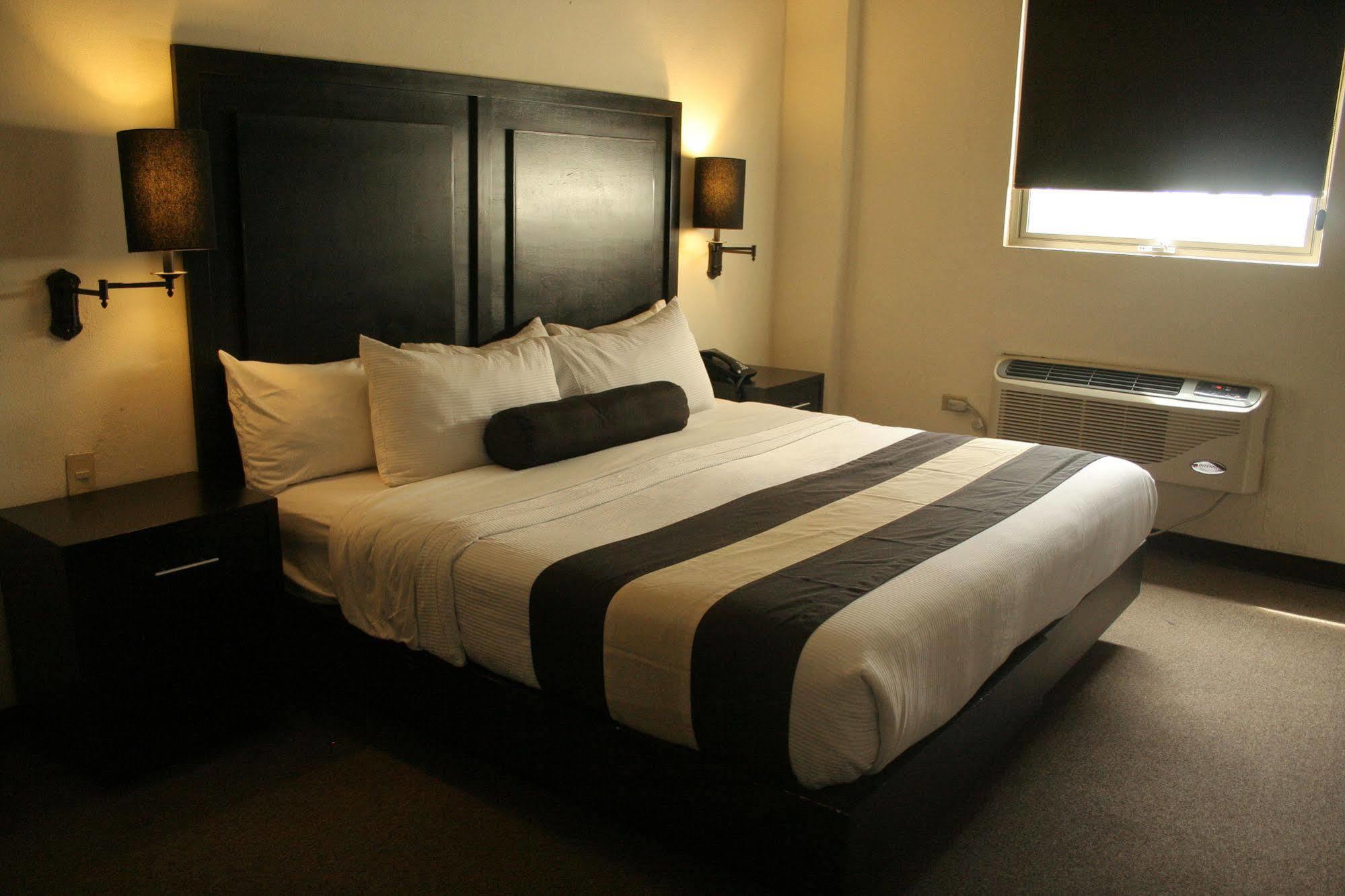 Hotel El Camino Inn & Suites Reynosa Buitenkant foto