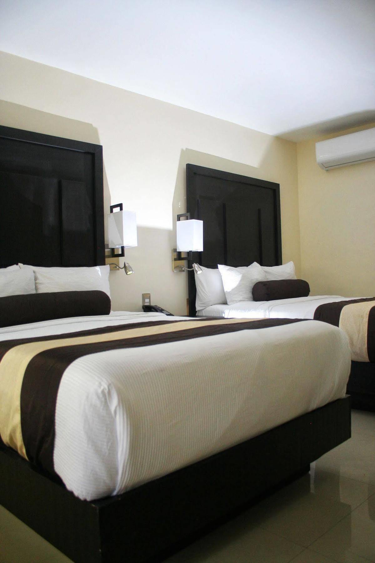 Hotel El Camino Inn & Suites Reynosa Buitenkant foto