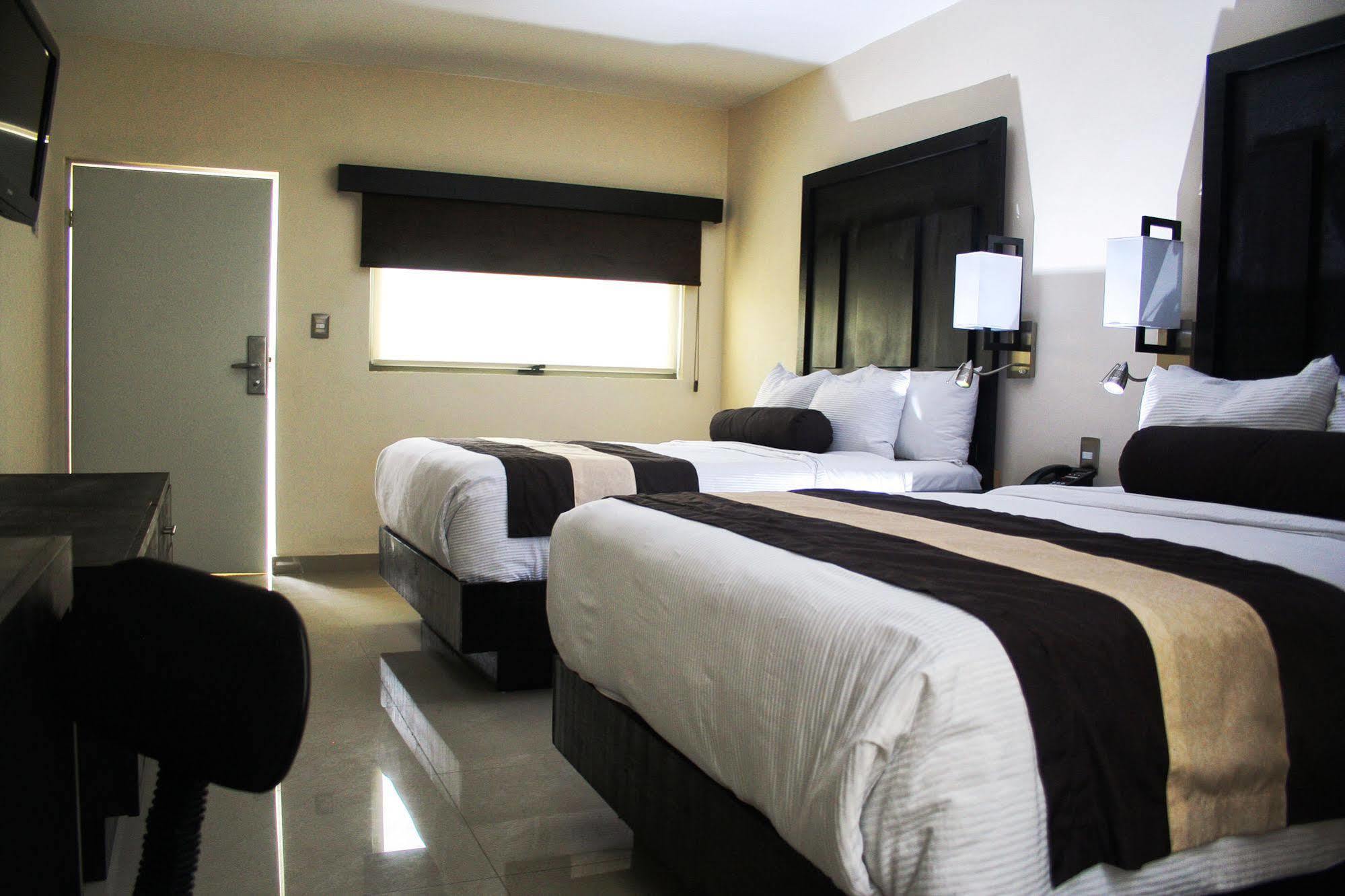 Hotel El Camino Inn & Suites Reynosa Buitenkant foto