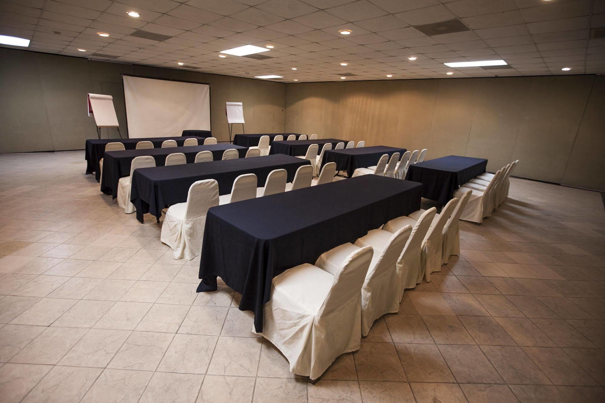 Hotel El Camino Inn & Suites Reynosa Buitenkant foto