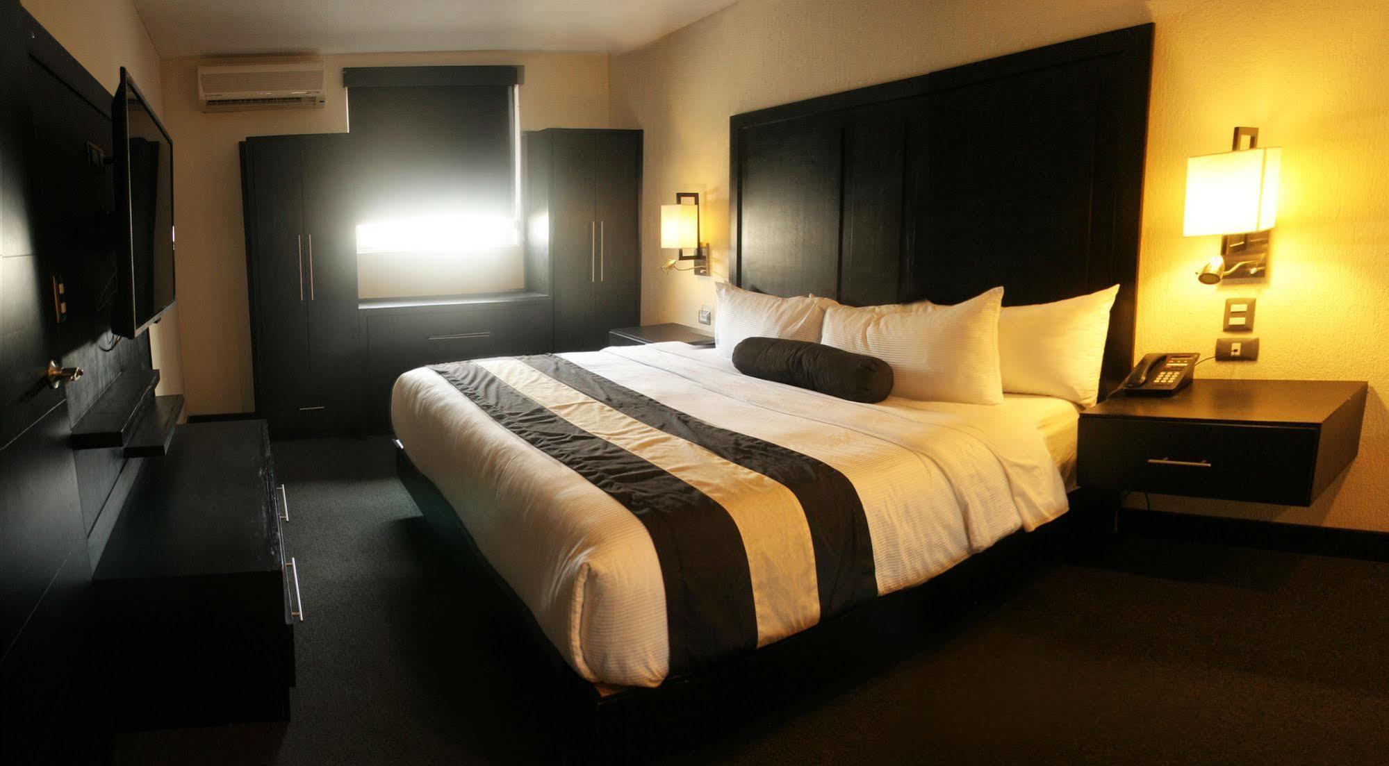 Hotel El Camino Inn & Suites Reynosa Buitenkant foto
